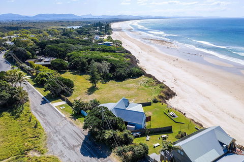 A PERFECT STAY - Belongil On The Beach - Surfers Gold Coast 0