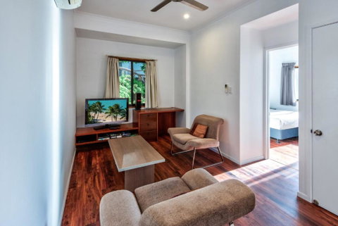 Uisce Luxury Holiday House With Jacuzzi Pool Table Cinema Premium Foxtel & Two Buggies - Surfers Gold Coast 4