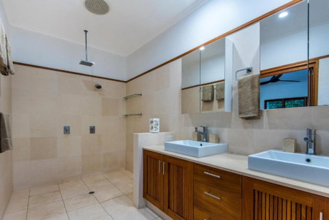 Uisce Luxury Holiday House With Jacuzzi Pool Table Cinema Premium Foxtel & Two Buggies - Surfers Gold Coast 5