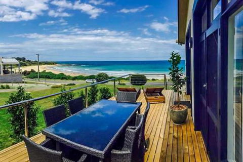 MAVI BEACH HOUSE Beachfront Wifi Views - Surfers Gold Coast 1