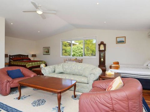 Morisset Waterfront 1bdr Studio Looking Over Trinity Marina - Surfers Gold Coast 0