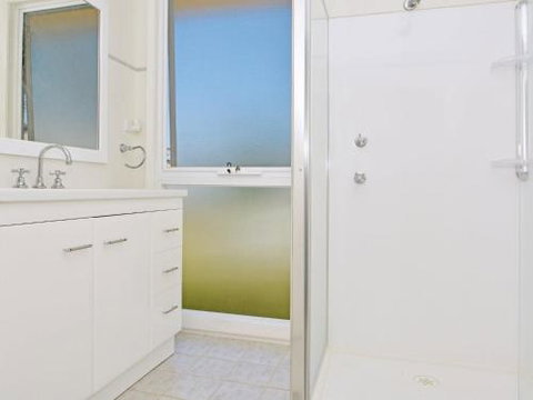 Morisset Waterfront 1bdr Studio Looking Over Trinity Marina - Surfers Gold Coast 1