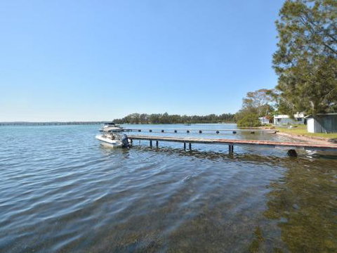 Morisset Waterfront 1bdr Studio Looking Over Trinity Marina - Surfers Gold Coast 4
