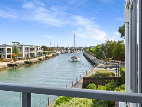 MARINA VIEW - Surfers Gold Coast 1