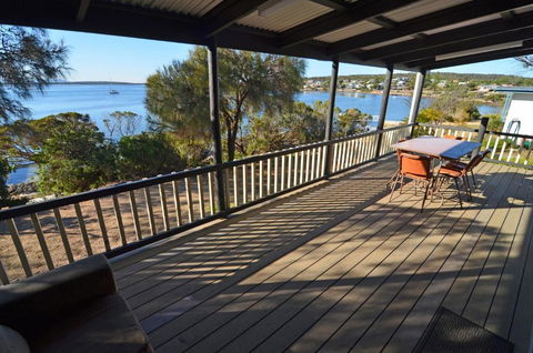 CDC 625 Beach House Incl.rear 2BR Studio - Surfers Gold Coast 4