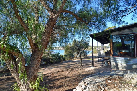 CDC 625 Beach House Incl.rear 2BR Studio - Surfers Gold Coast 3