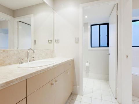 Venabu On Garuwa 20 Garuwa Street Spectacular House With Fabulous Views - Surfers Gold Coast 1