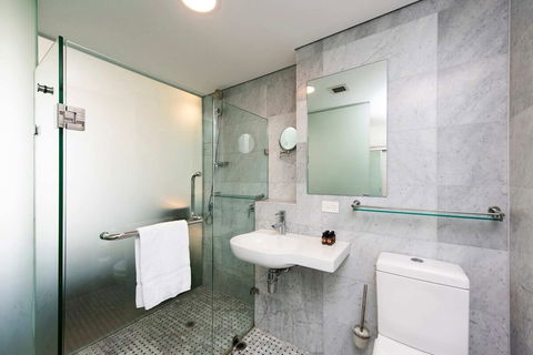 Stylish Room - Enjoy City Views On Rooftop Terrace - Surfers Gold Coast 5