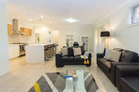 Vantage Court A Hidden Gem Of Mudgee 11 - Surfers Gold Coast 3