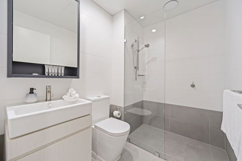 HomeHotel Stylish Apt Next To Train & Westfield - Surfers Gold Coast 4