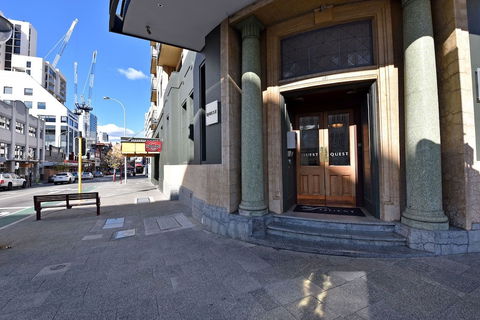 Inner Perth CBD 1X1 Apartment - Surfers Gold Coast 3