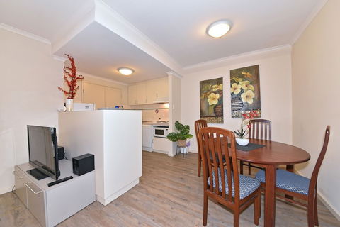 Inner Perth CBD 1X1 Apartment - Surfers Gold Coast 6