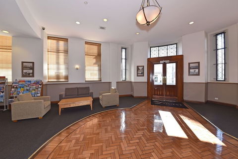 Inner Perth CBD 1X1 Apartment - Surfers Gold Coast 1