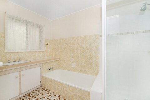 Large Family Waterfront Home With Room For A Boat Welsby Pde Bongaree - Surfers Gold Coast 5