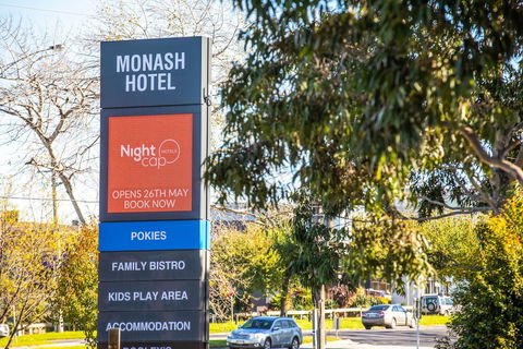 Nightcap At Monash Hotel - Surfers Gold Coast 1