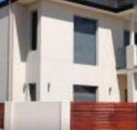 Lakeside Retreat - Surfers Gold Coast