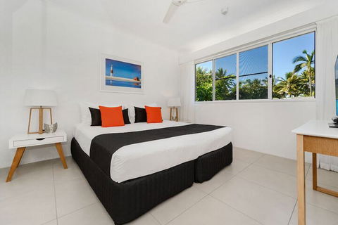 By The Sea Port Douglas - Surfers Gold Coast 7