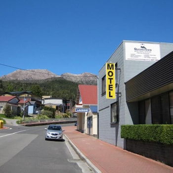 Queenstown Motor Lodge - Surfers Gold Coast 0