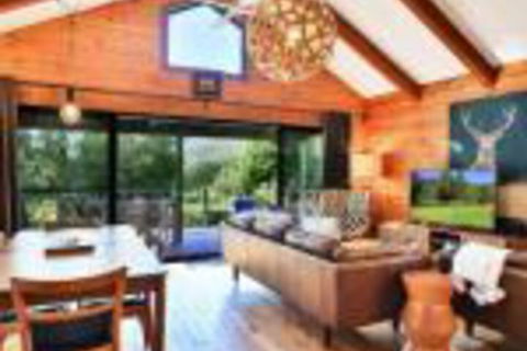 Kangaroo Valley Timber Cabin - Surfers Gold Coast 0