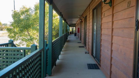Deniliquin Country Club Motor Inn - Surfers Gold Coast 0