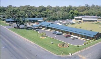 Deniliquin Country Club Motor Inn - Surfers Gold Coast 2