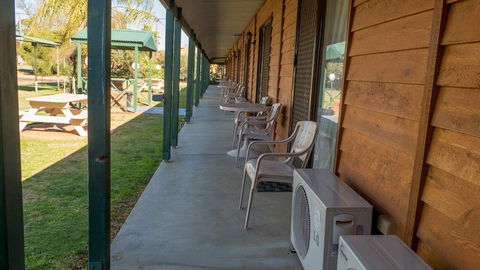 Deniliquin Country Club Motor Inn - Surfers Gold Coast 1