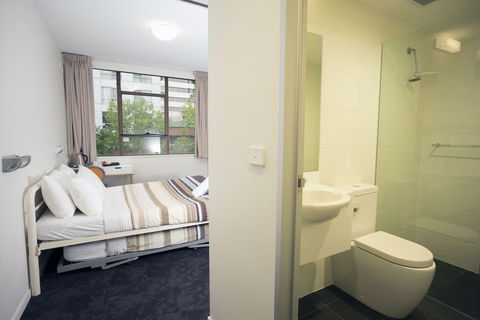 Canberra City YHA - Hostel - Surfers Gold Coast 5