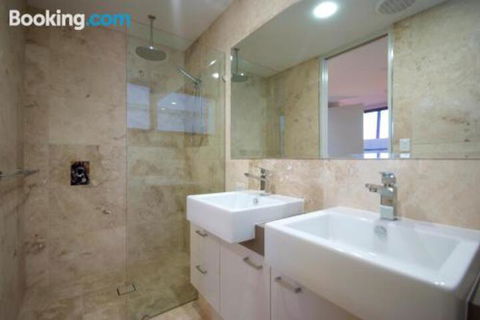 Villa One On Murphy Luxury Holiday Villa - Surfers Gold Coast 3