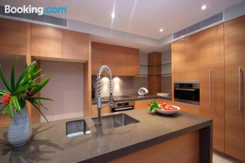 Villa One On Murphy Luxury Holiday Villa - Surfers Gold Coast 2