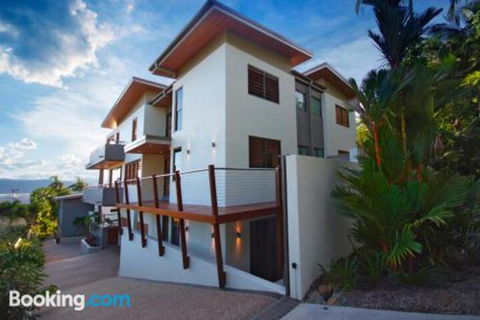 Villa One On Murphy Luxury Holiday Villa - Surfers Gold Coast 6