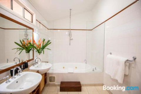 Beachfront Hideaway Port Douglas - Surfers Gold Coast 5