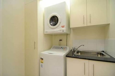Plantation House 1 Spacious 4 Bedroom House Near Beach WIFI Netflix Telstra TV Playground Pool BBQ - Surfers Gold Coast 3