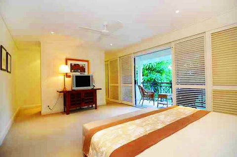 Plantation House 1 Spacious 4 Bedroom House Near Beach WIFI Netflix Telstra TV Playground Pool BBQ - Surfers Gold Coast 5