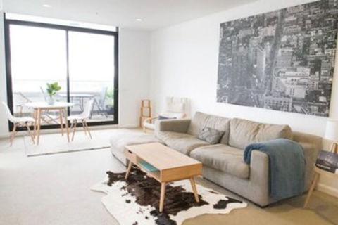 Modern 2 Bedroom Apartment In Melbournes Northcote - Surfers Gold Coast 1