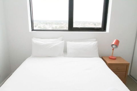Modern 2 Bedroom Apartment In Melbournes Northcote - Surfers Gold Coast 4