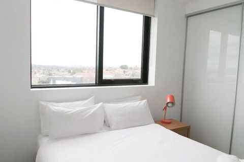 Modern 2 Bedroom Apartment In Melbournes Northcote - Surfers Gold Coast 5
