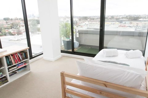 Modern 2 Bedroom Apartment In Melbournes Northcote - Surfers Gold Coast 0
