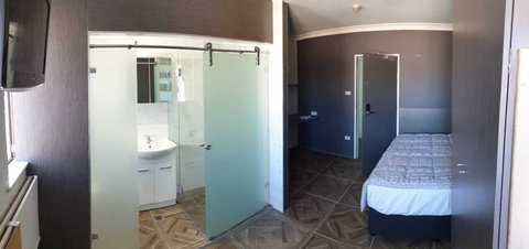 Seranin Bathurst - Surfers Gold Coast 3