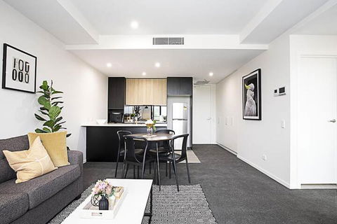 CANBERRA CHIC-Hosted By L'Abode - Surfers Gold Coast 6