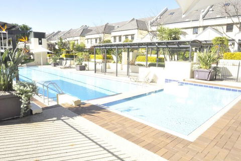 Glebe Fully Furnished 1 BDR Apart 47 ROS - Surfers Gold Coast 2