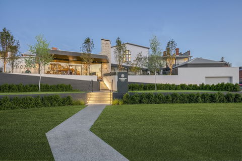 Farmers Home Hotel - Surfers Gold Coast 1