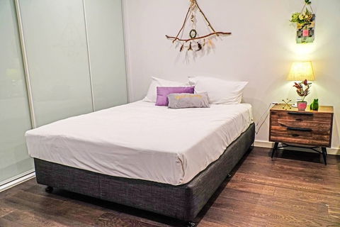 C08-darling Harbour Studio - Surfers Gold Coast 5