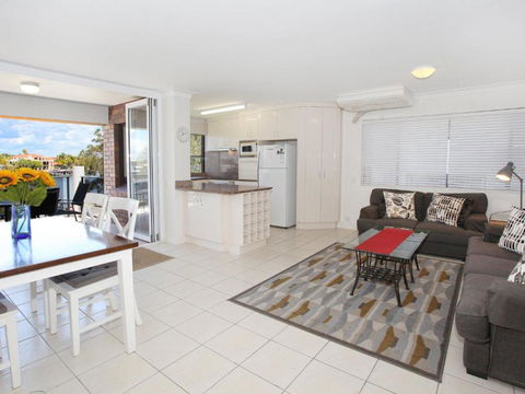 Maui 6 2 BDRM Apt On Parkyn Pde - Surfers Gold Coast 2
