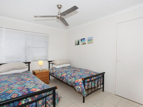 Maui 6 2 BDRM Apt On Parkyn Pde - Surfers Gold Coast 1
