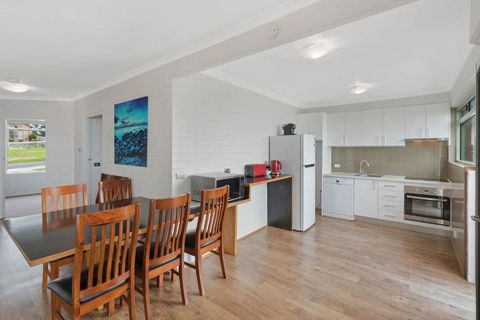 Whalevue Unit 2 - Surfers Gold Coast 1