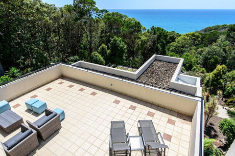 Ocean Break Coolum - Surfers Gold Coast 1