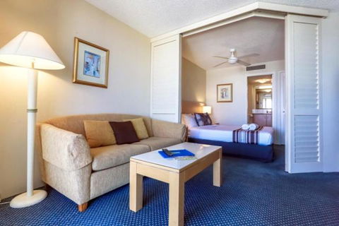 Beachfront Mooloolaba Apartment - Surfers Gold Coast 5