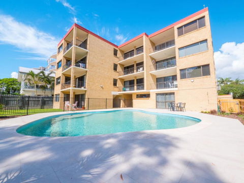 Golden Shores Unit 1 21 Landsborough Parade - Surfers Gold Coast 4
