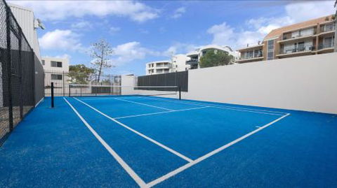 Monterey Lodge Unit 16 27 Warne Terrace. Kings Beach - Surfers Gold Coast 2