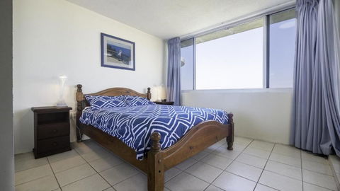 Monterey Lodge Unit 16 27 Warne Terrace. Kings Beach - Surfers Gold Coast 1